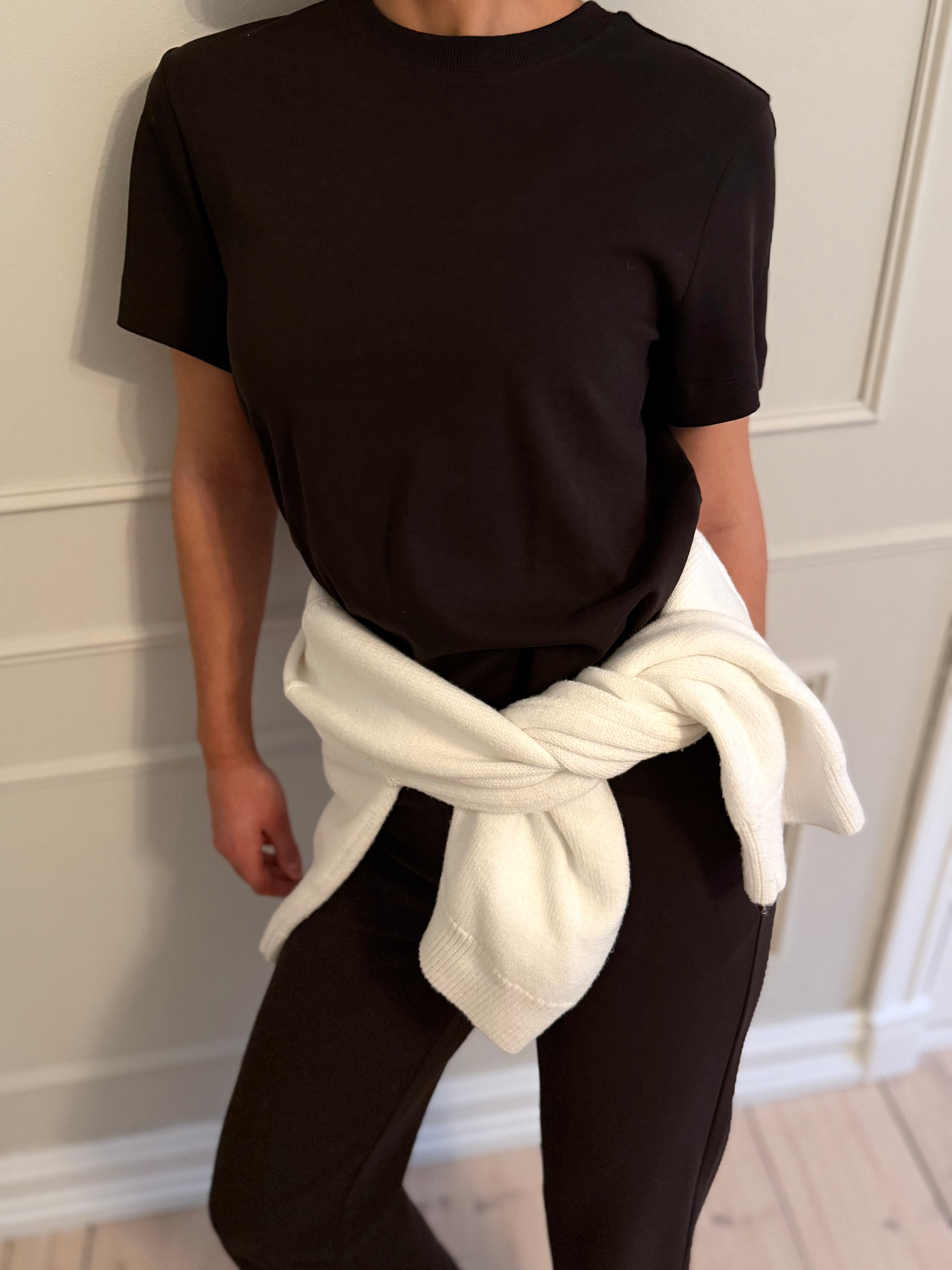 AWNAIMA T-Shirt - Chocolate Torte